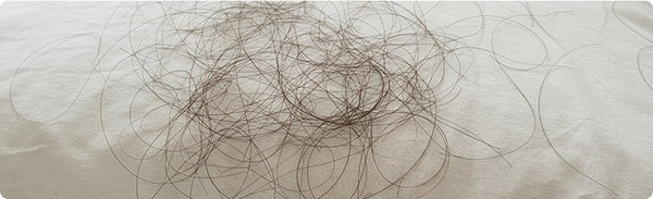 Cabelo no travesseiro