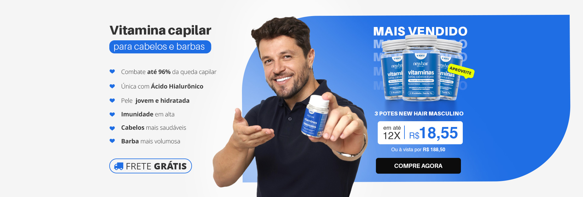 Modelo sorrindo segurando um frasco do novo Sérum Facial New Hair 10 em 1 com rótulo na cor rosa